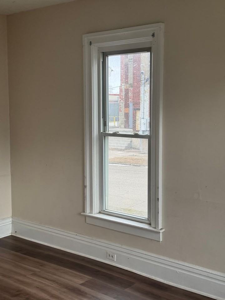 902 W 20th St #1 - Photo 4 of 16