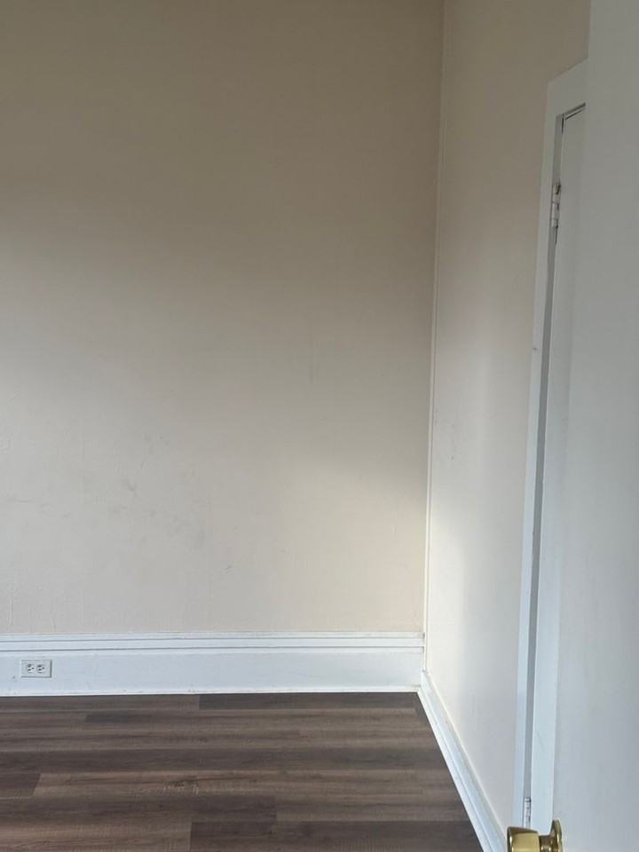 902 W 20th St #1 - Photo 5 of 16