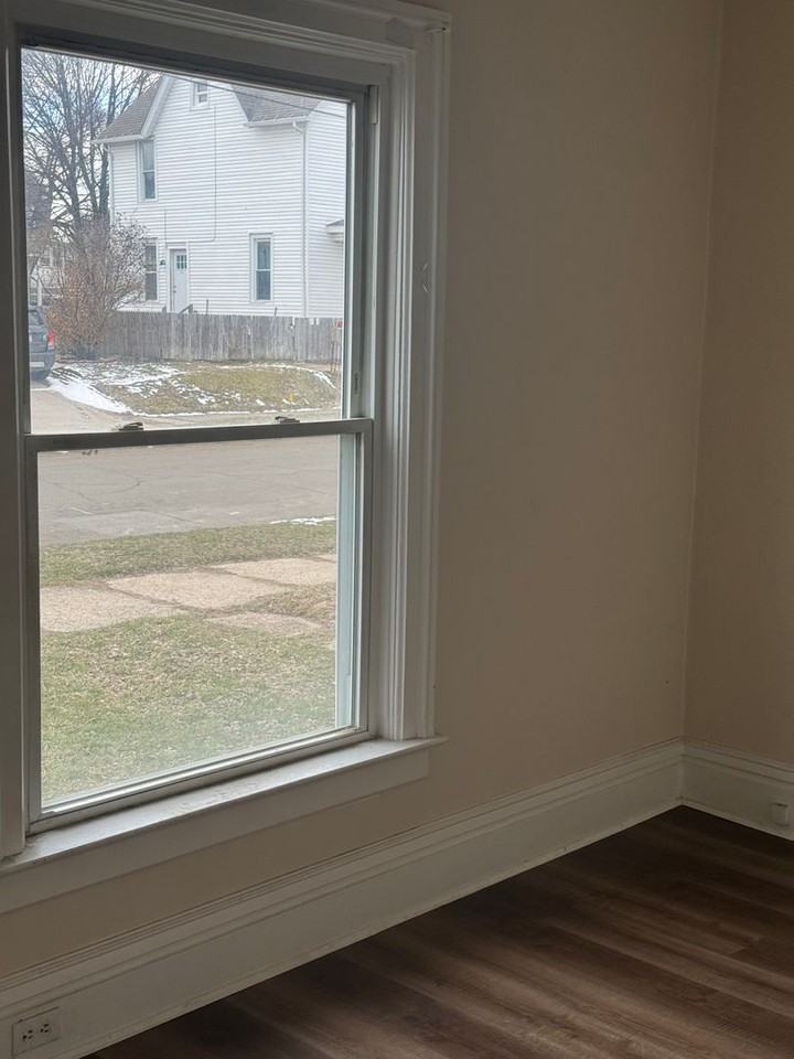 902 W 20th St #1 - Photo 6 of 16