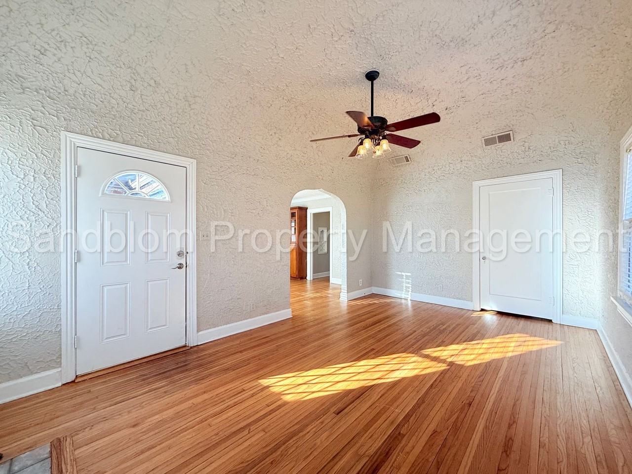 1212 S Allegheny Ave - Photo 4 of 21