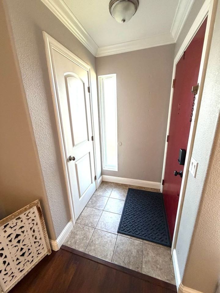 9756 Greensboro Cir - Photo 3 of 50