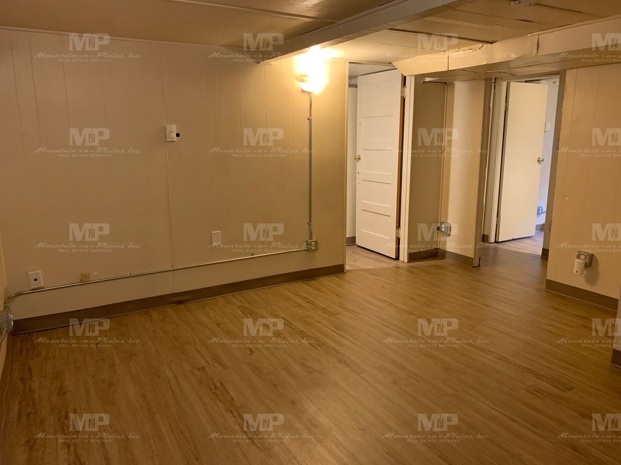 622 1/2 S Loomis Ave - Photo 2 of 16