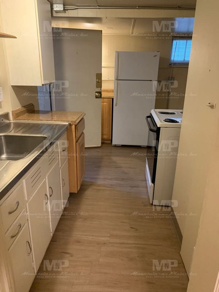 622 1/2 S Loomis Ave - Photo 3 of 16