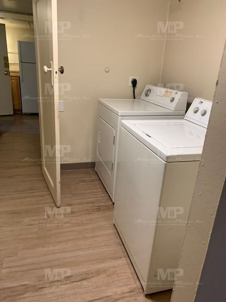 622 1/2 S Loomis Ave - Photo 5 of 16