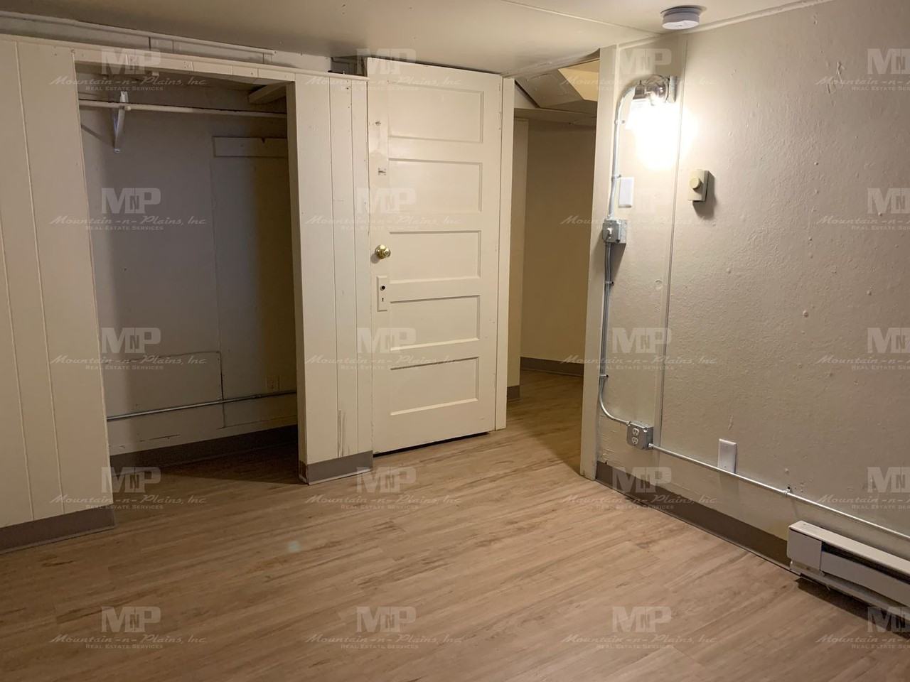 622 1/2 S Loomis Ave - Photo 7 of 16