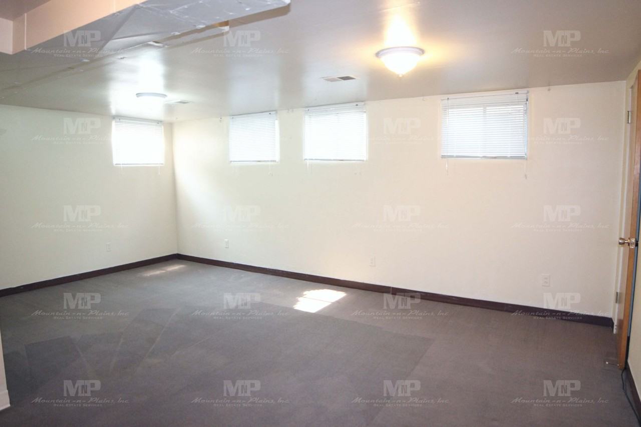 640 1/2 S Meldrum St - Photo 2 of 9