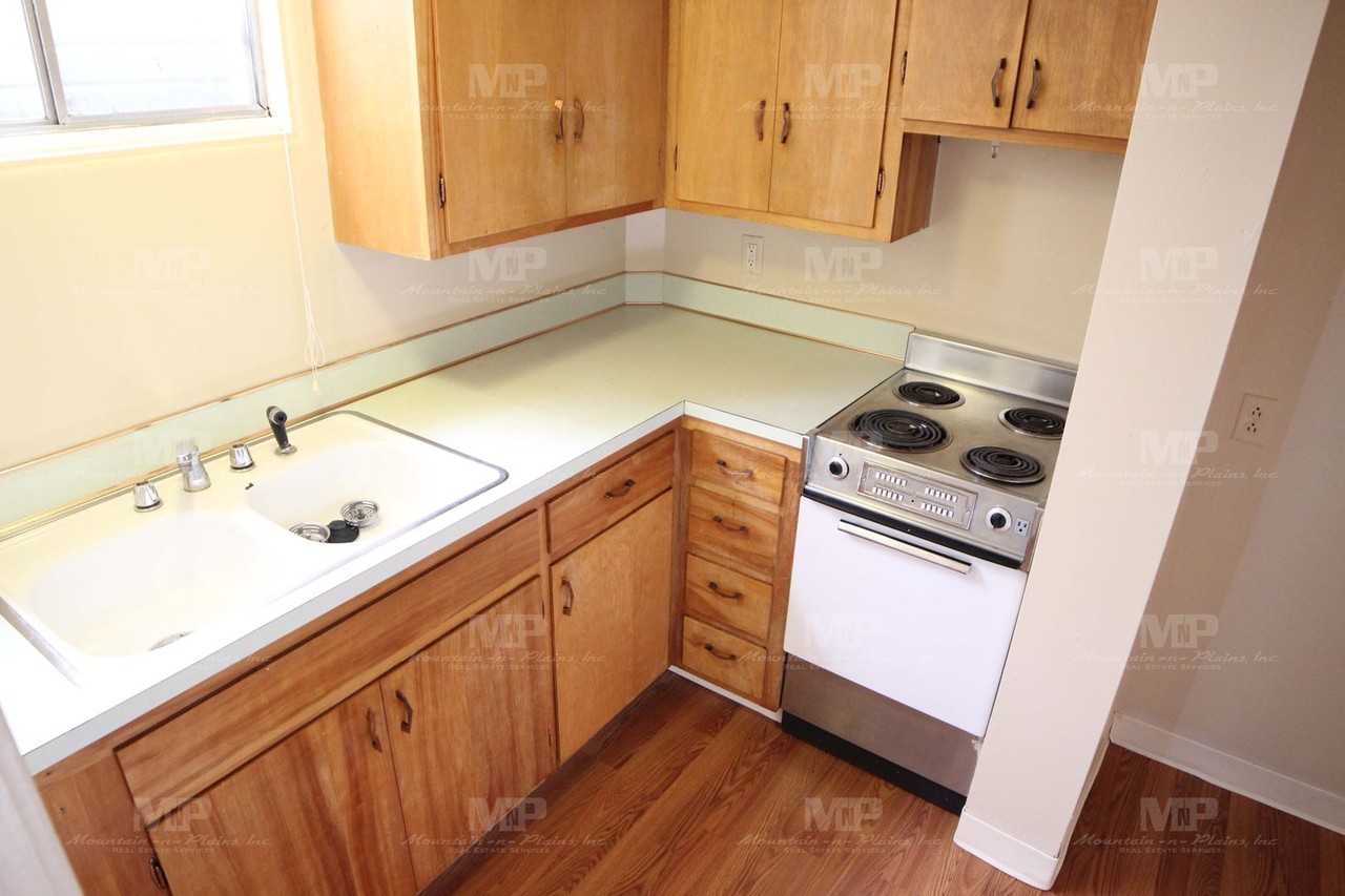 640 1/2 S Meldrum St - Photo 4 of 9