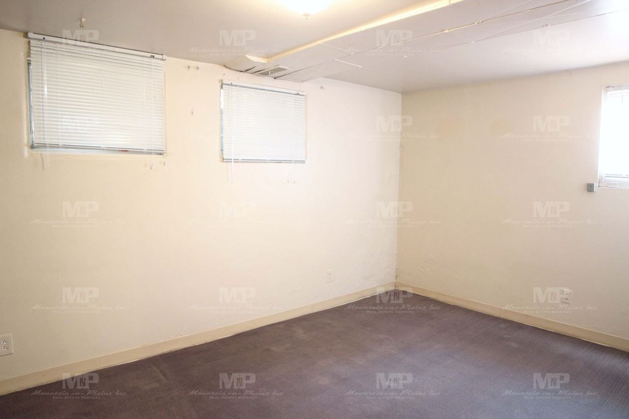 640 1/2 S Meldrum St - Photo 5 of 9