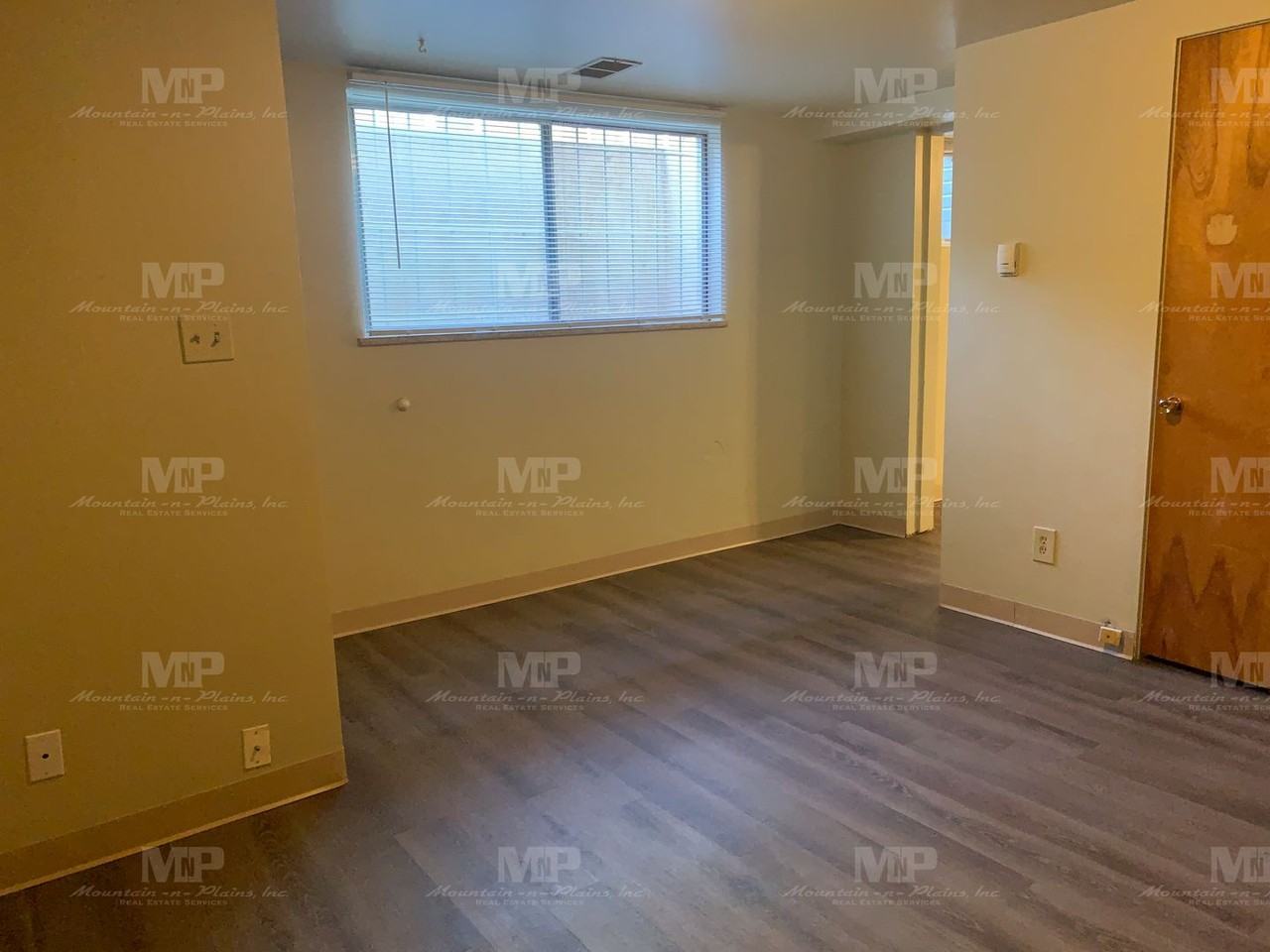 638 1/2 S Meldrum St - Photo 2 of 11