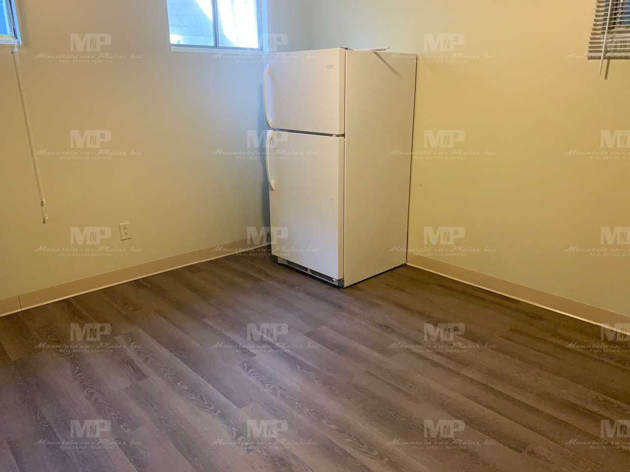 638 1/2 S Meldrum St - Photo 4 of 11