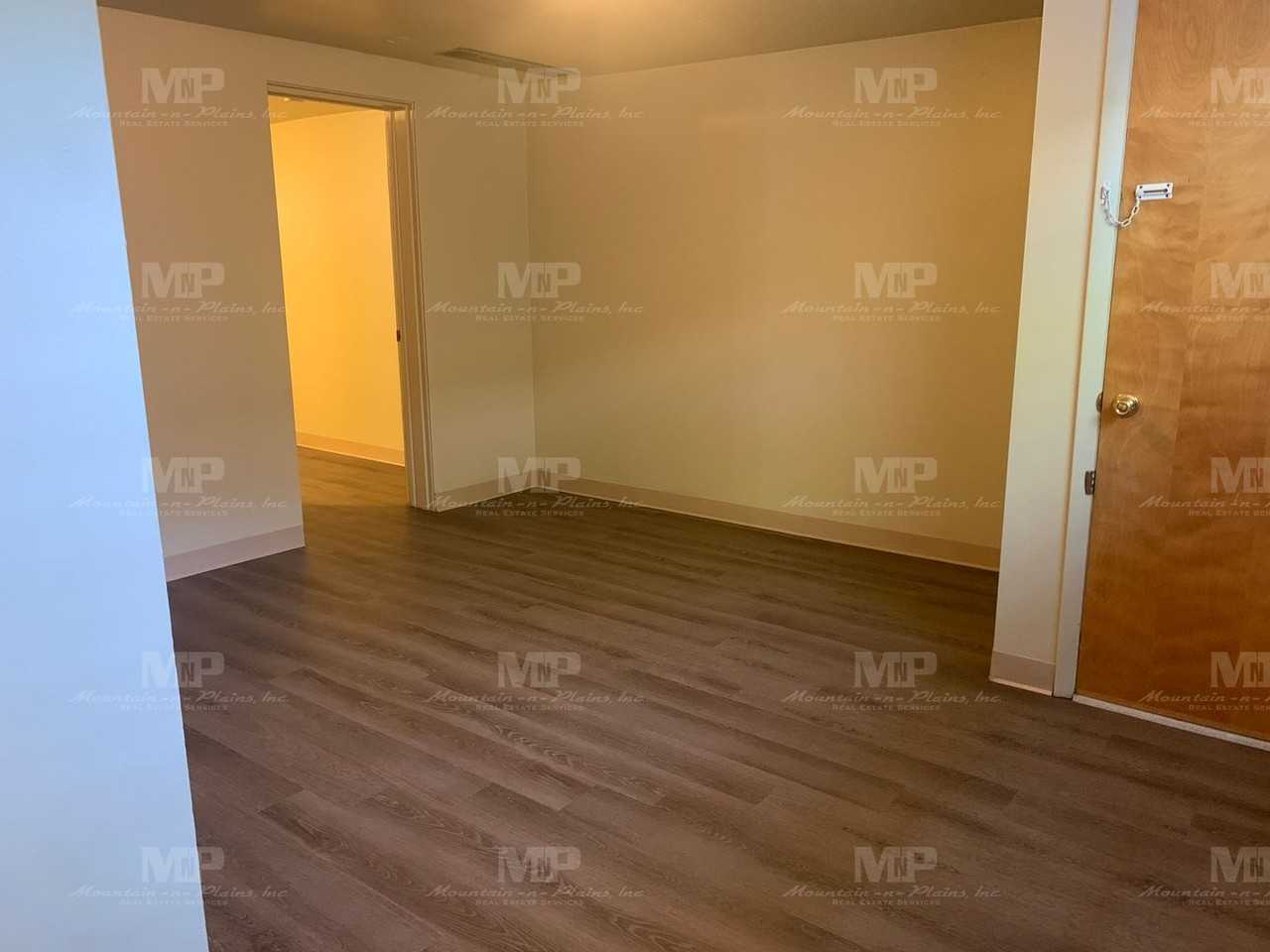 638 1/2 S Meldrum St - Photo 6 of 11