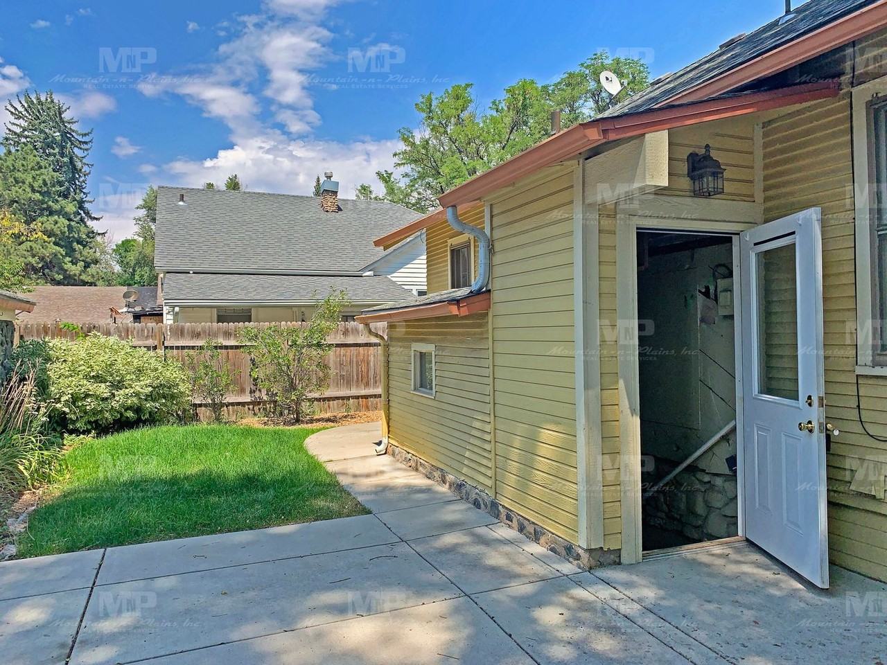 645 1/2 S Loomis Ave