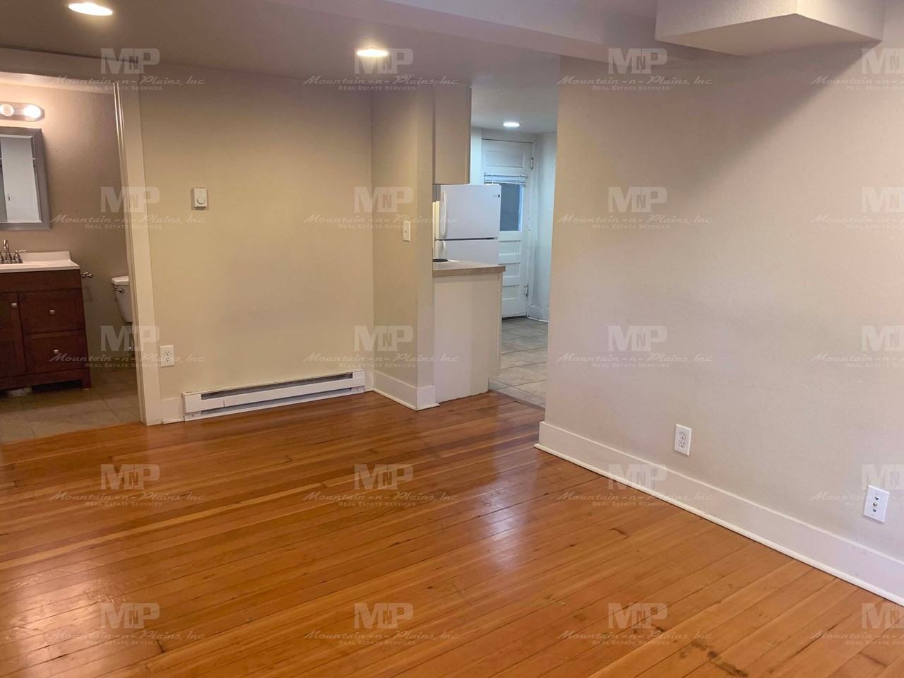 645 1/2 S Loomis Ave - Photo 3 of 11