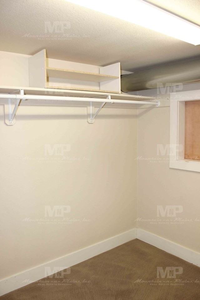 645 1/2 S Loomis Ave - Photo 7 of 11