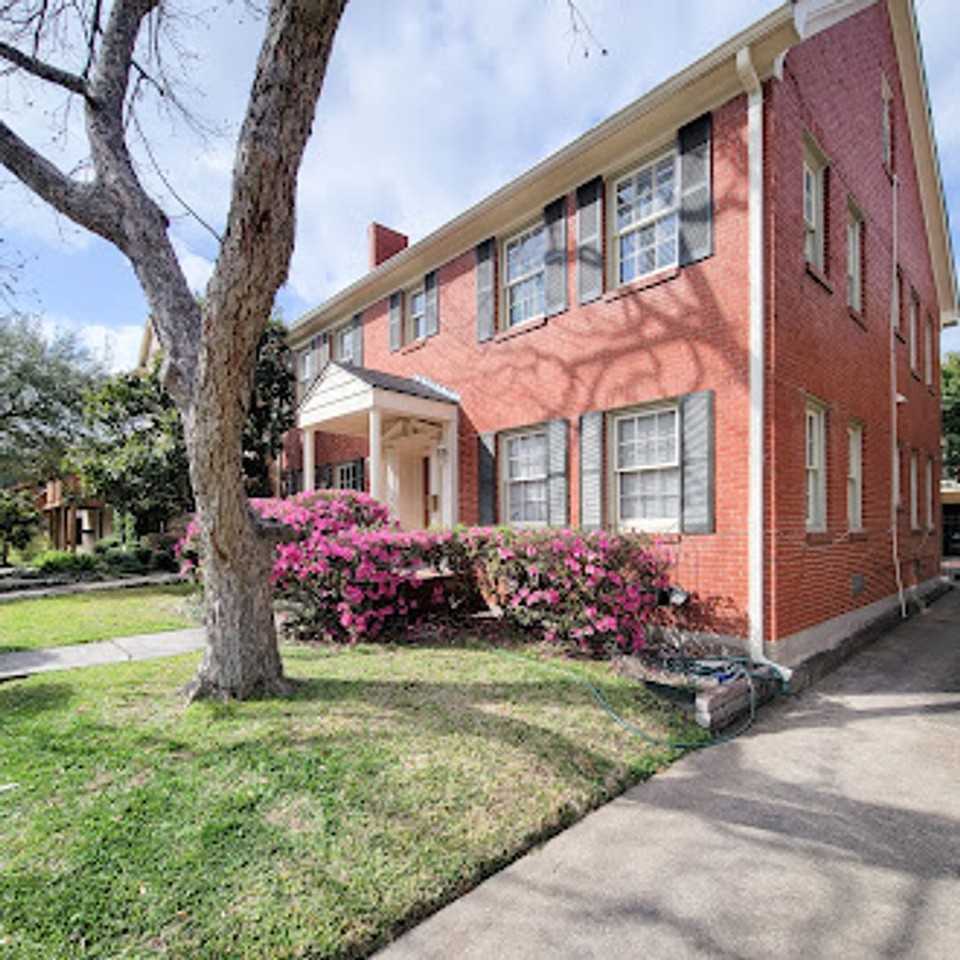 1728 Hawthorne St - Photo 3 of 29