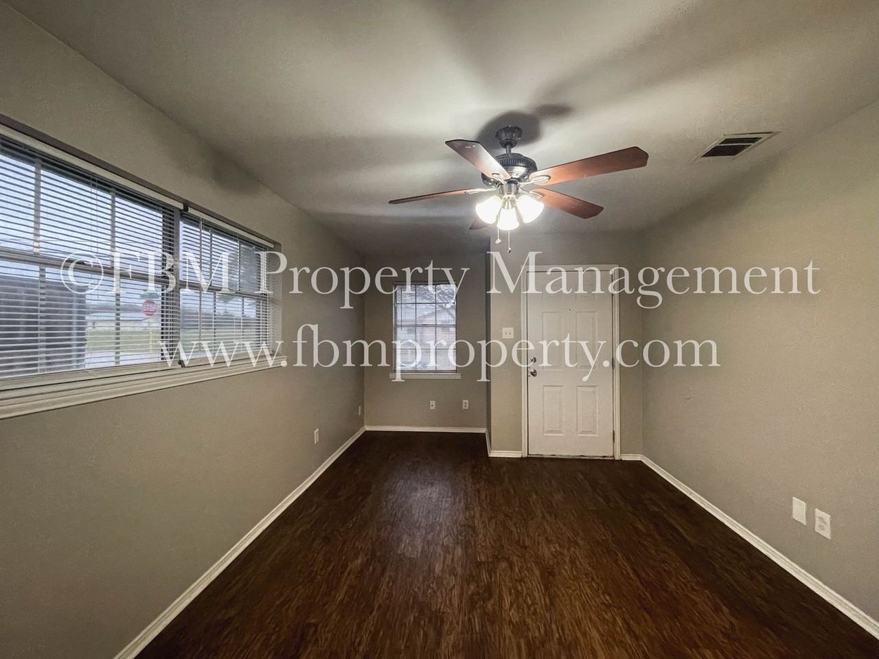 1509 S Hall St #A - Photo 3 of 12