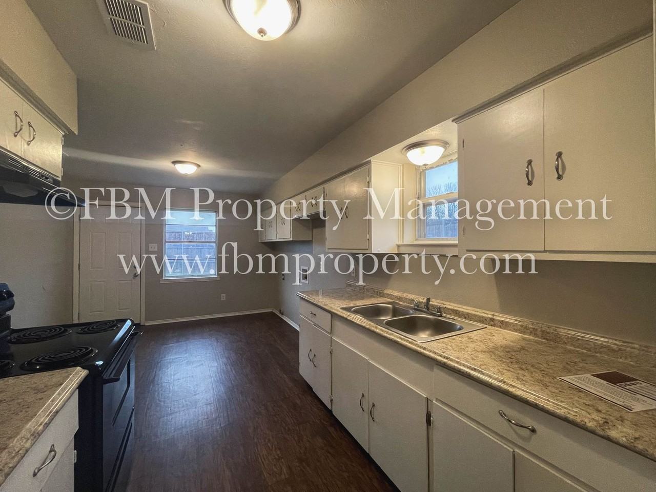 1509 S Hall St #A - Photo 4 of 12