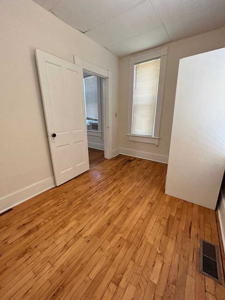 1639 Prospect St #1 - Photo 5 of 16