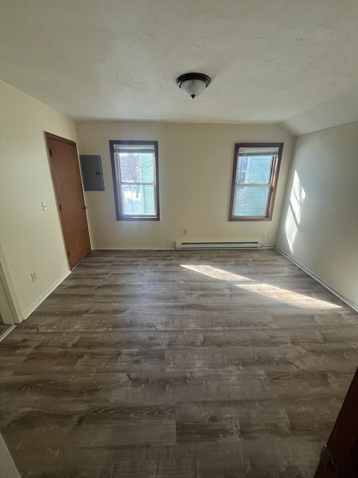 Farwell St #2 - Photo 3 of 8