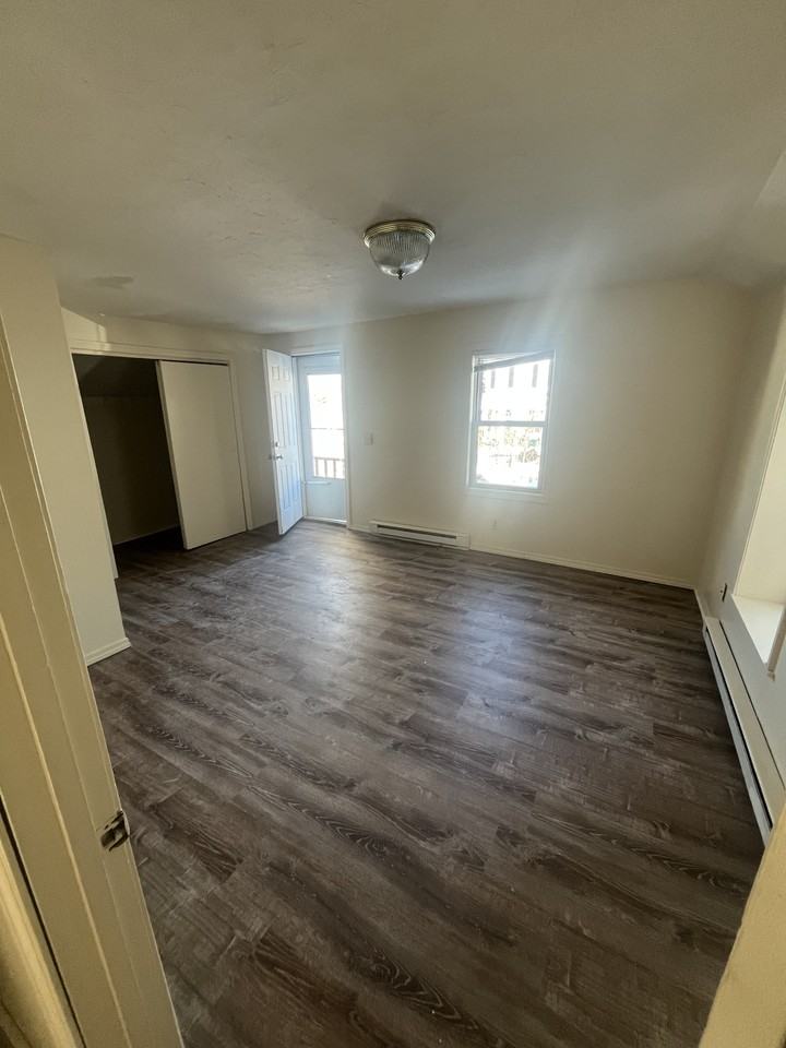 Farwell St #2 - Photo 7 of 8