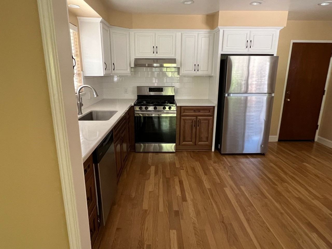 913 Tara Pl - Photo 5 of 25