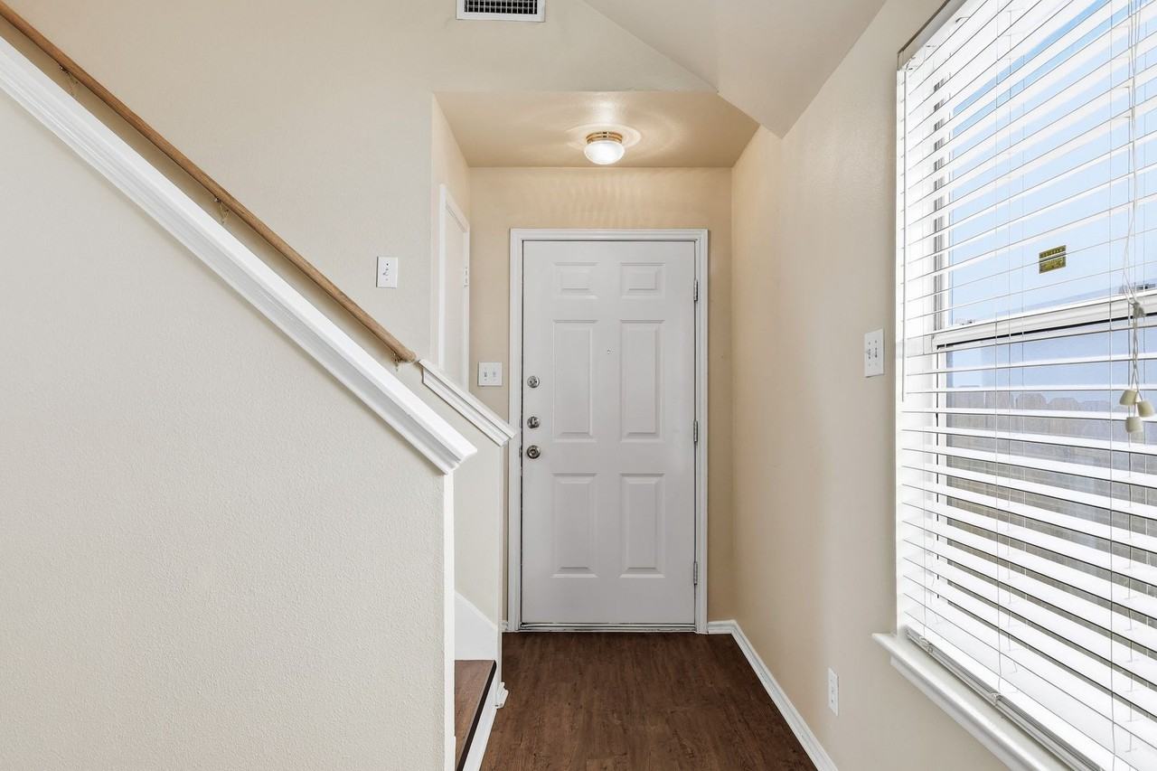 9515 Gillcross Way - Photo 2 of 32