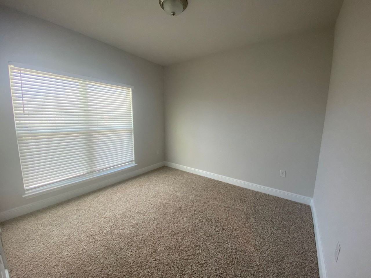 326 Emerald Cove St - Photo 7 of 18