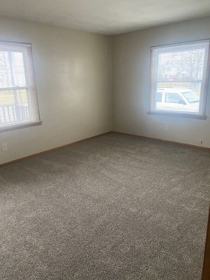 2425 E 37th St - Photo 5 of 16