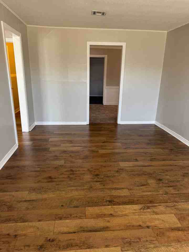 2235 S Dewey Ave - Photo 2 of 14