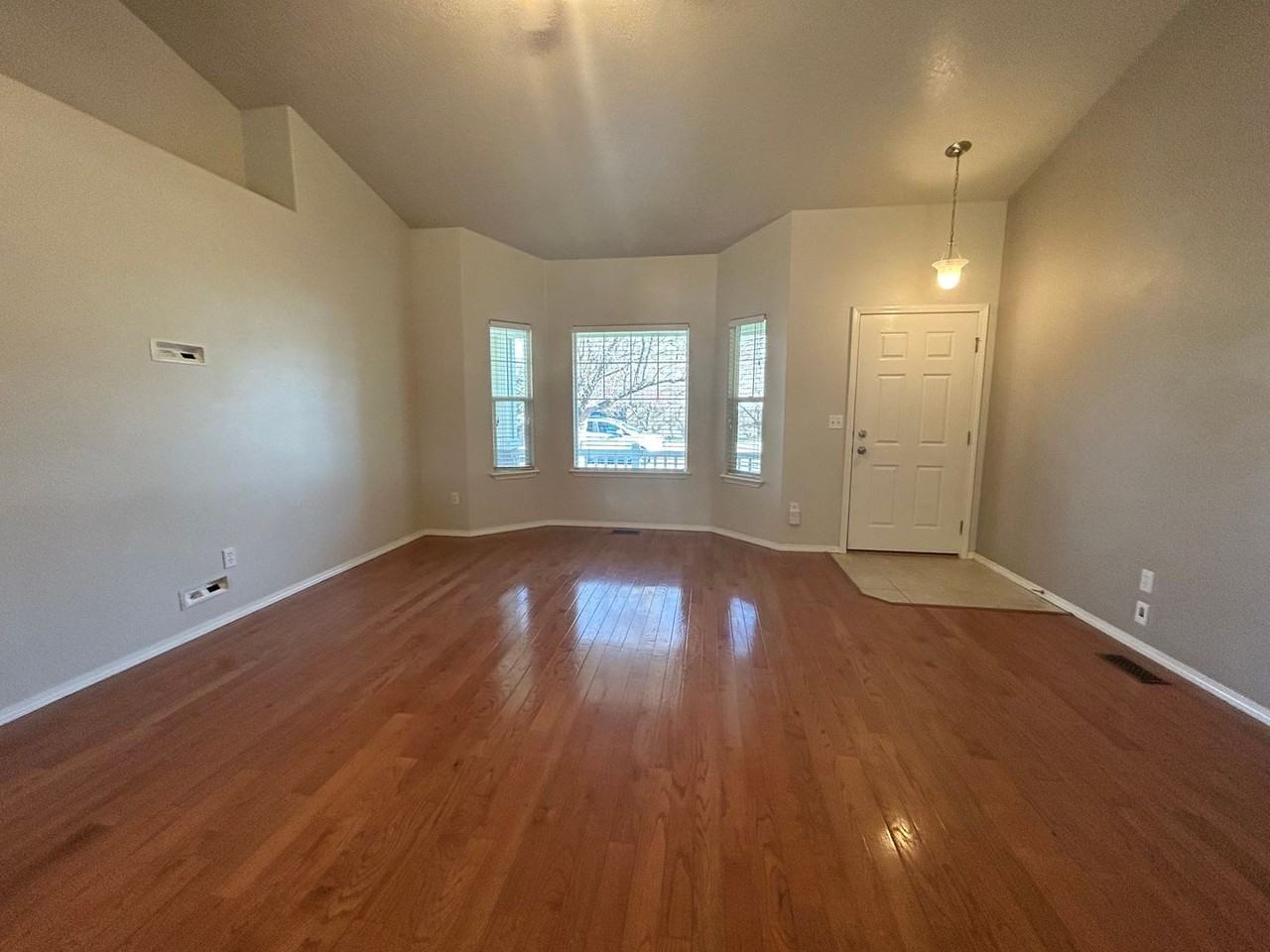 115 E Cassidy Dr - Photo 3 of 25