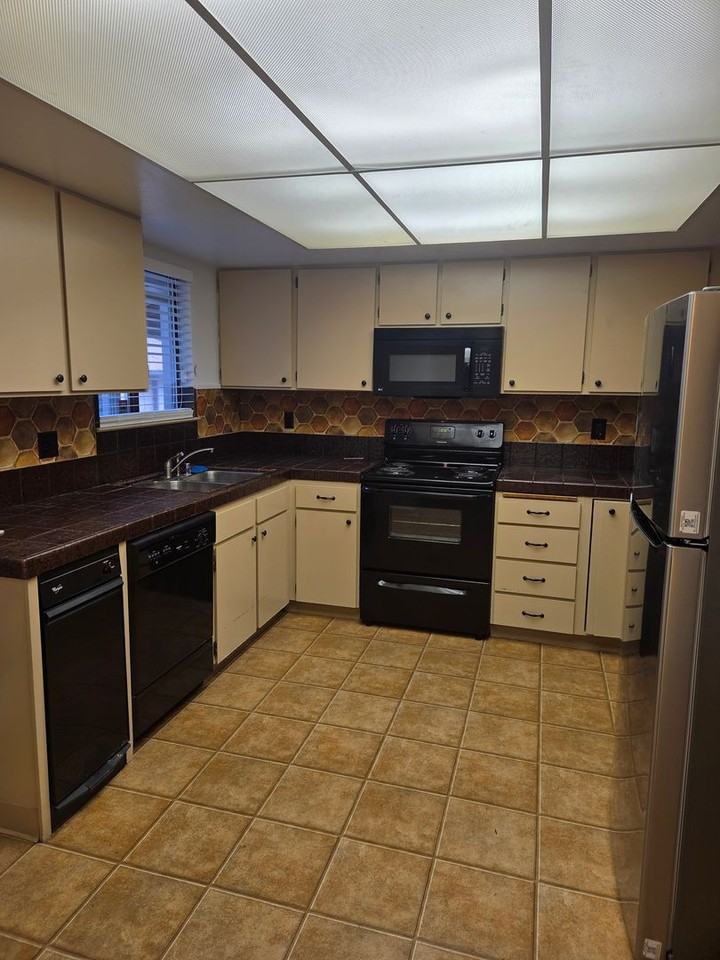 1982 Bechelli Ln - Photo 4 of 22