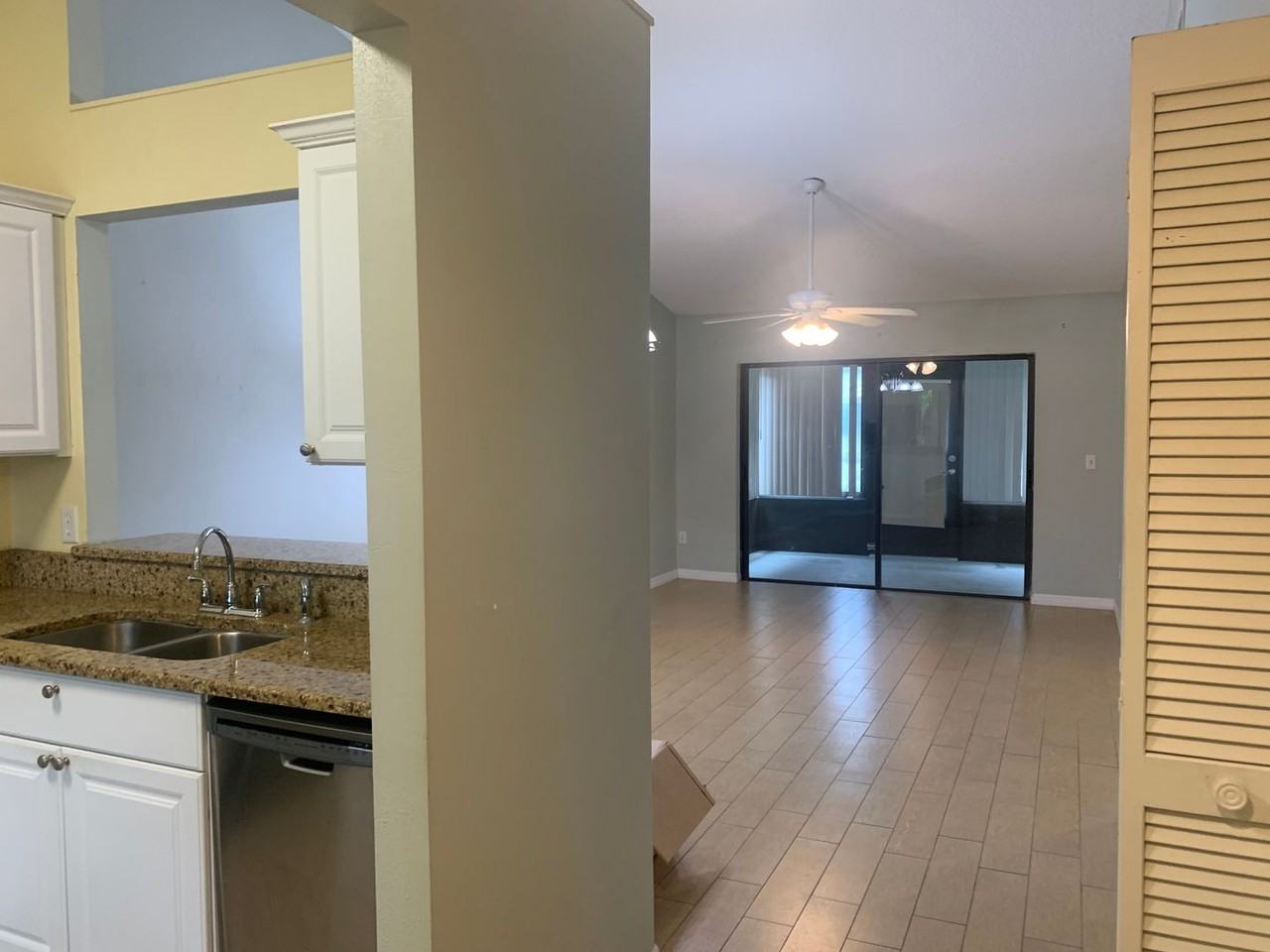 2823 Shannon Oak Ct - Photo 2 of 10