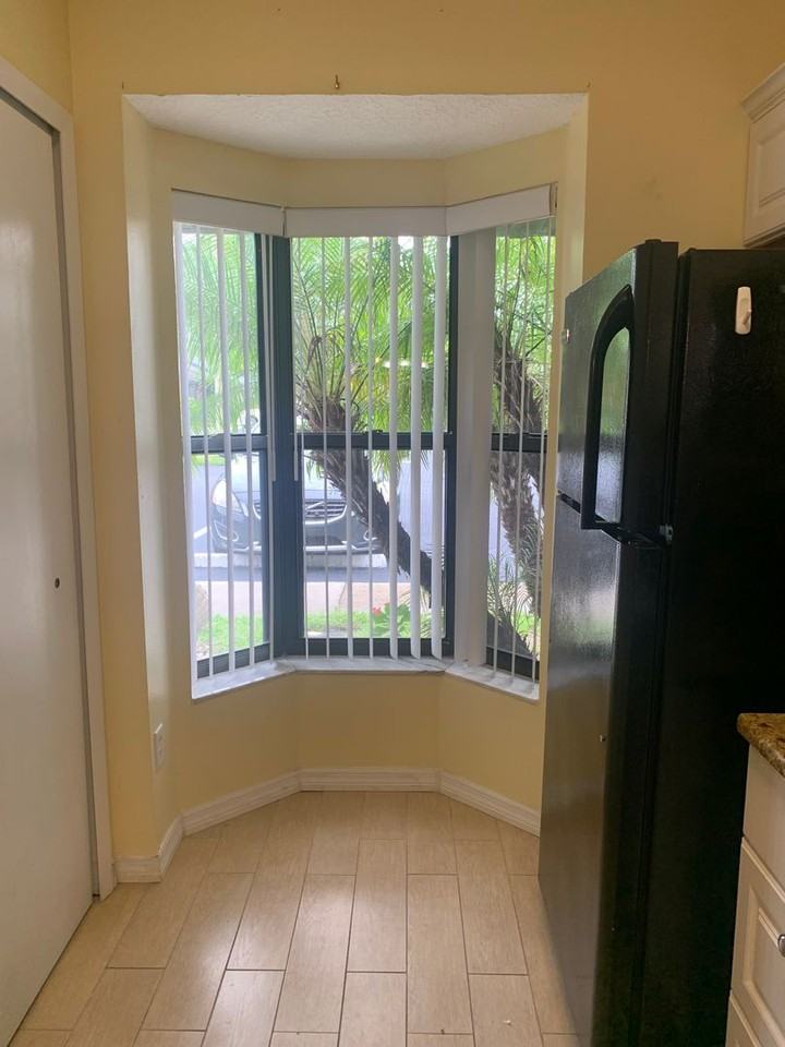 2823 Shannon Oak Ct - Photo 4 of 10