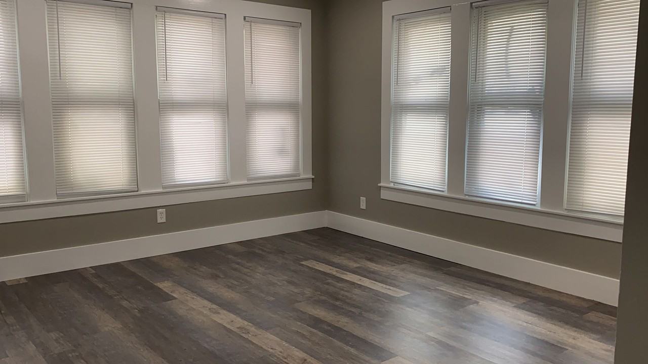 302 W Baylor St - Photo 2 of 14