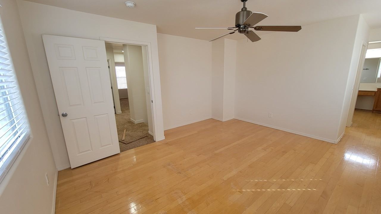 1033 Coronado Peak Ave - Photo 3 of 17