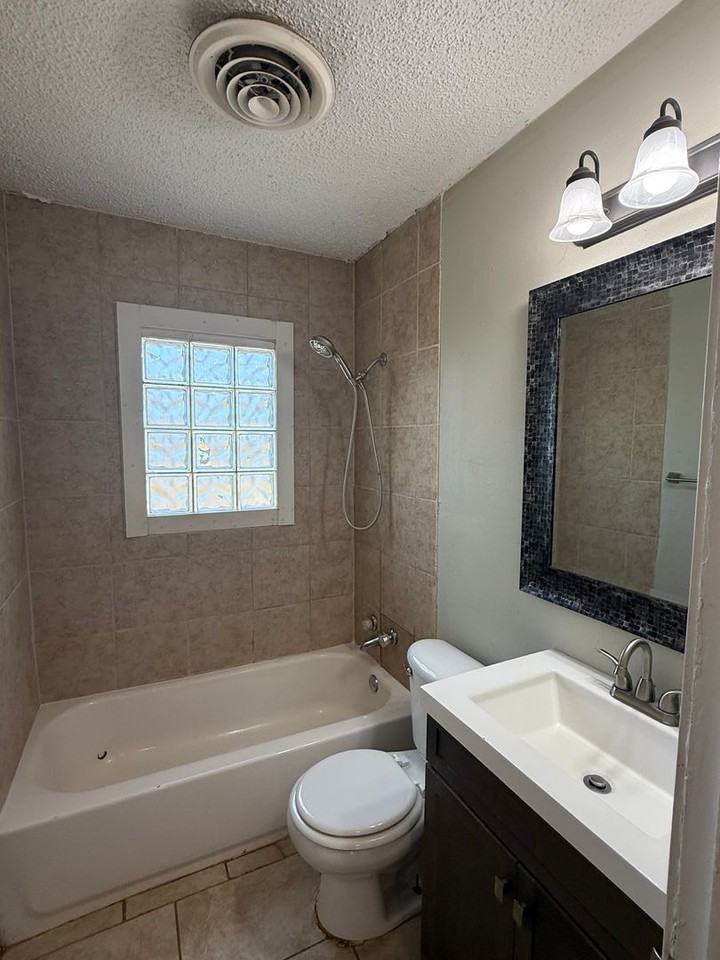 2613 40th St - Photo 5 of 7