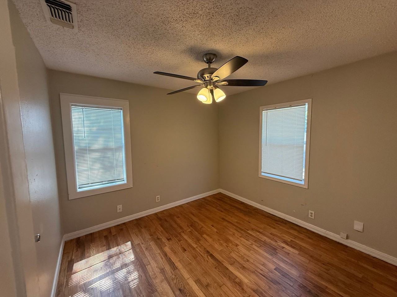 2613 40th St - Photo 6 of 7