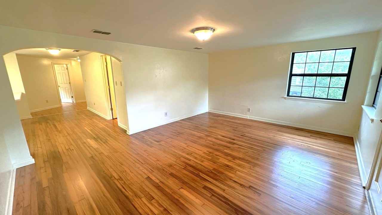 1606 Green St - Photo 3 of 25