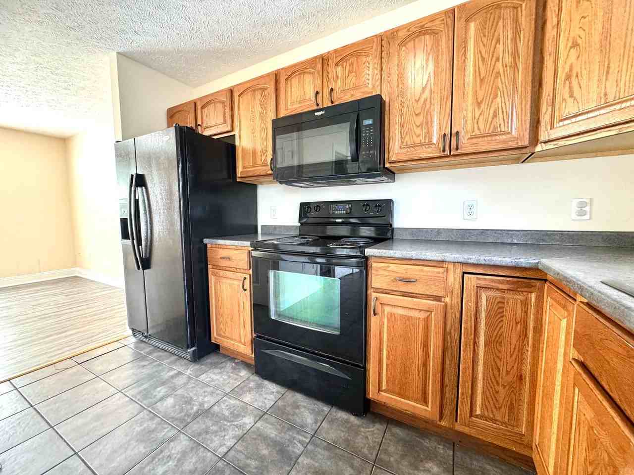 1025 Oaktree Blvd - Photo 6 of 24