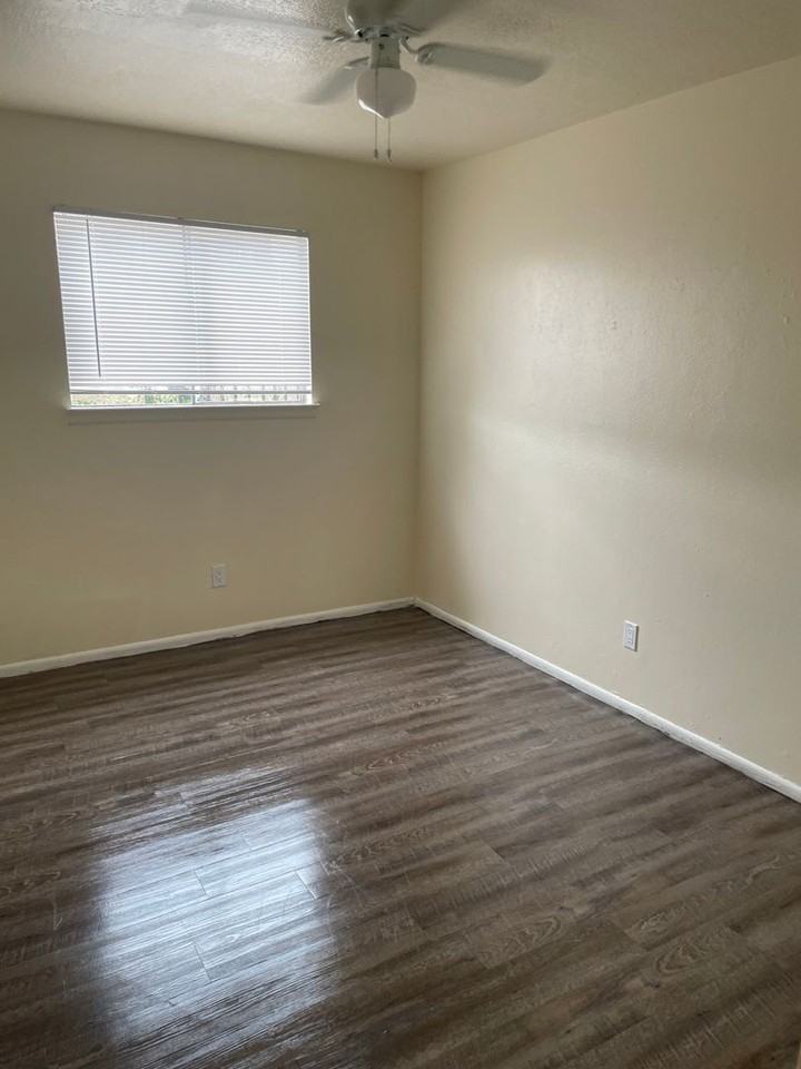 One Bedroom with Off Street parking - Photo 6 of 13