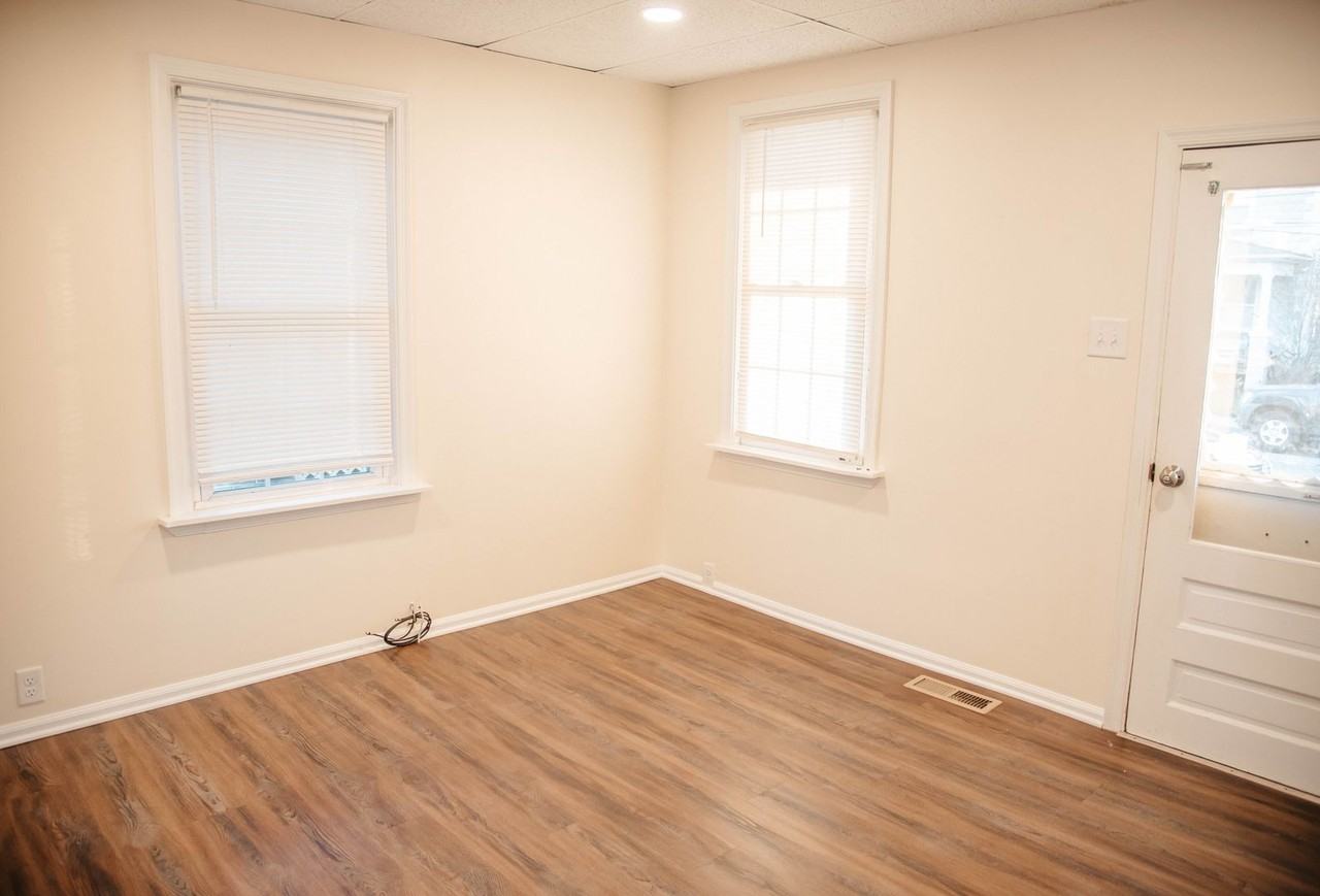 5972 Pine St - Photo 3 of 19