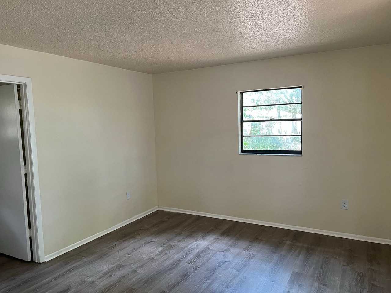 611 23rd Ave E - Photo 5 of 18