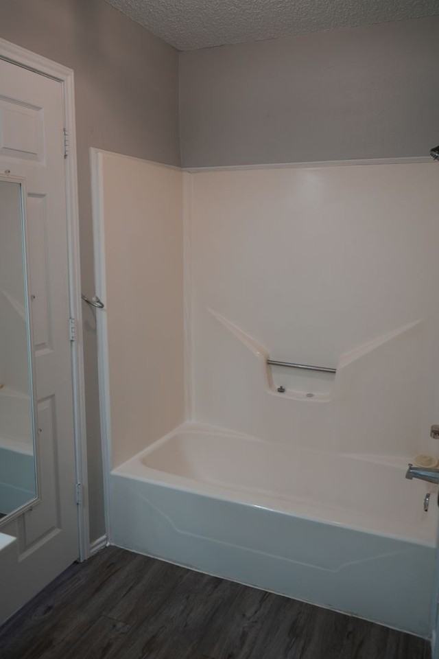 5555 93rd St - Photo 7 of 16