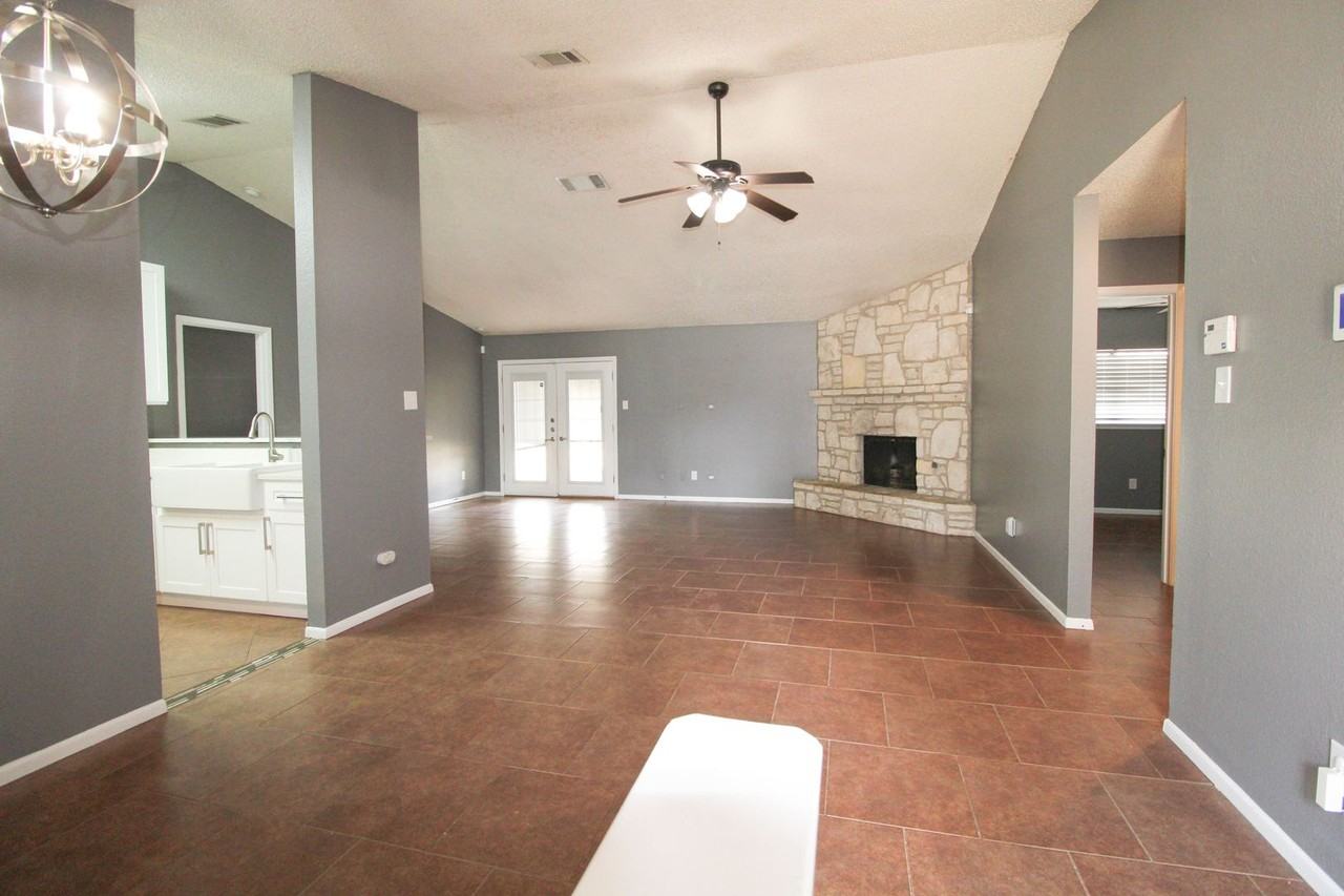 6203 Berrywest Dr - Photo 2 of 33