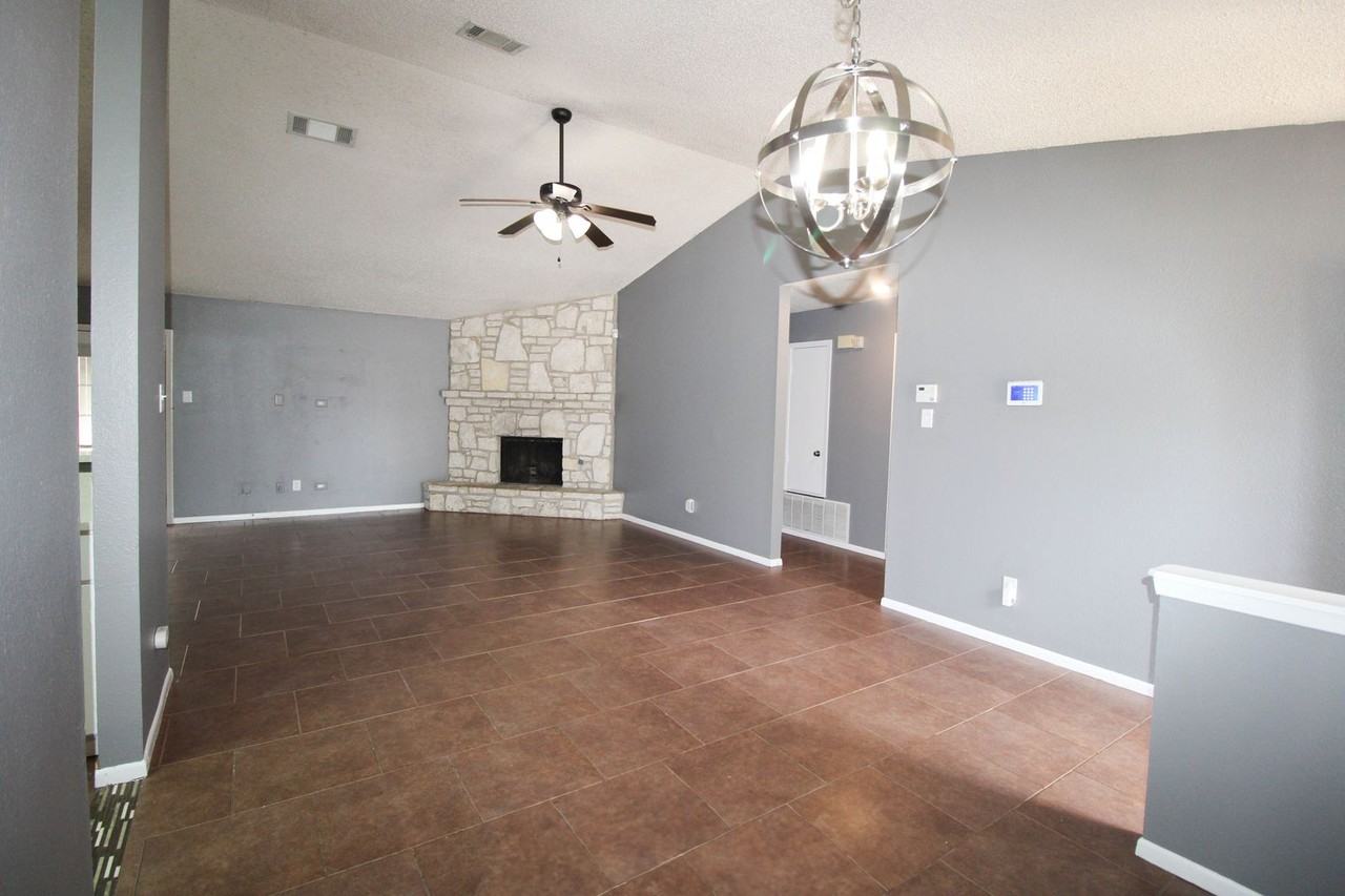6203 Berrywest Dr - Photo 3 of 33