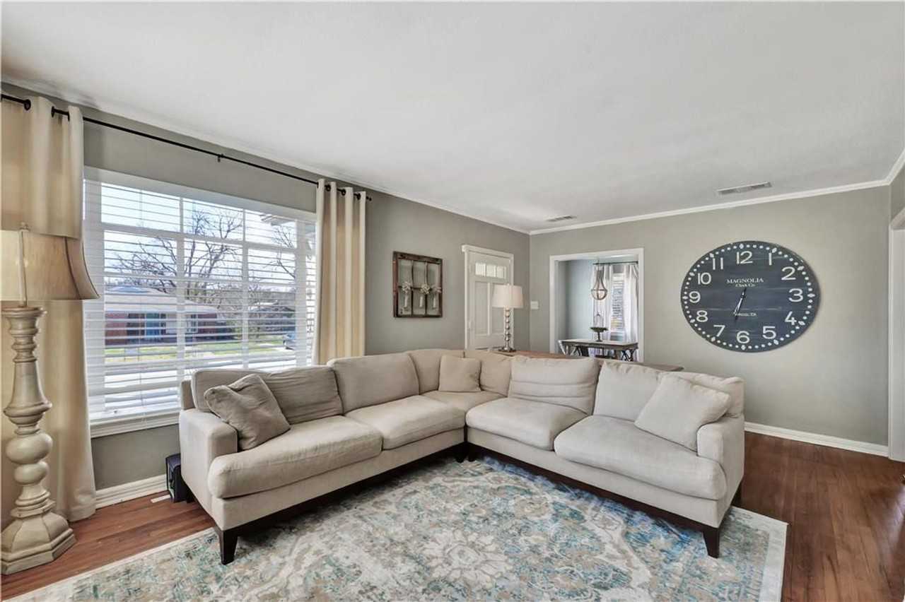 2521 Forest Park Blvd - Photo 5 of 17