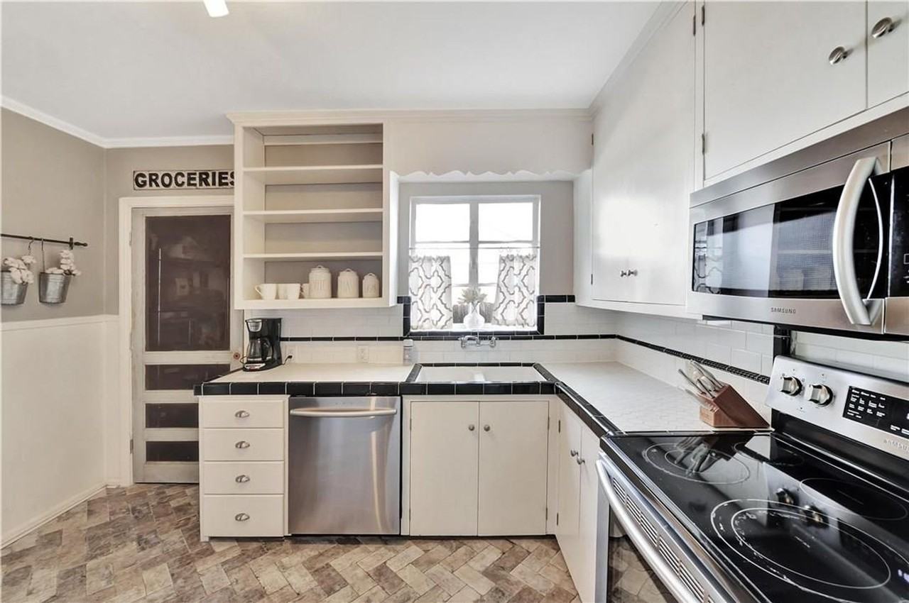 2521 Forest Park Blvd - Photo 7 of 17