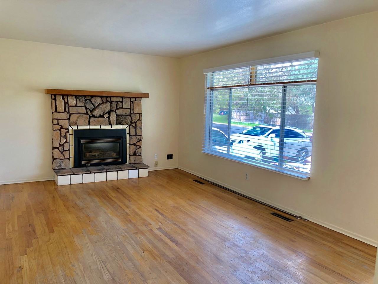 1025 Cypress Dr - Photo 2 of 19