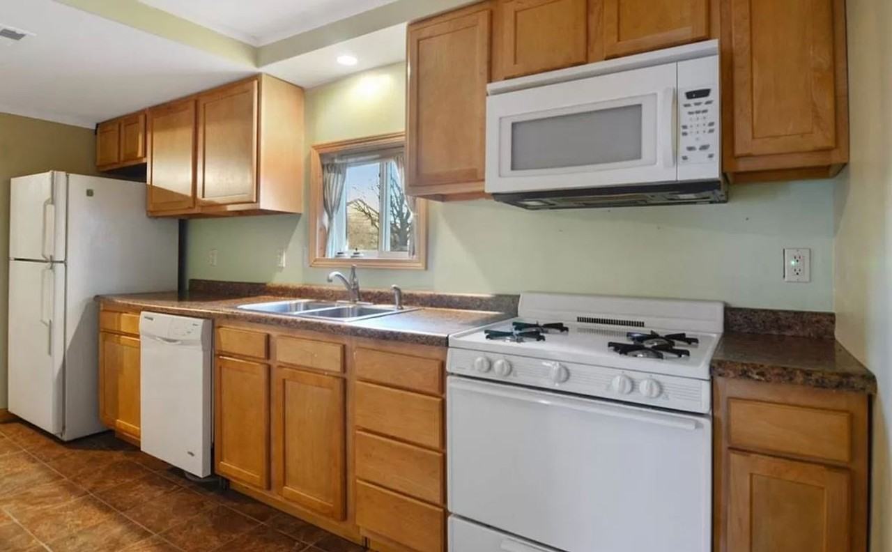 710 E Park St - Photo 2 of 11