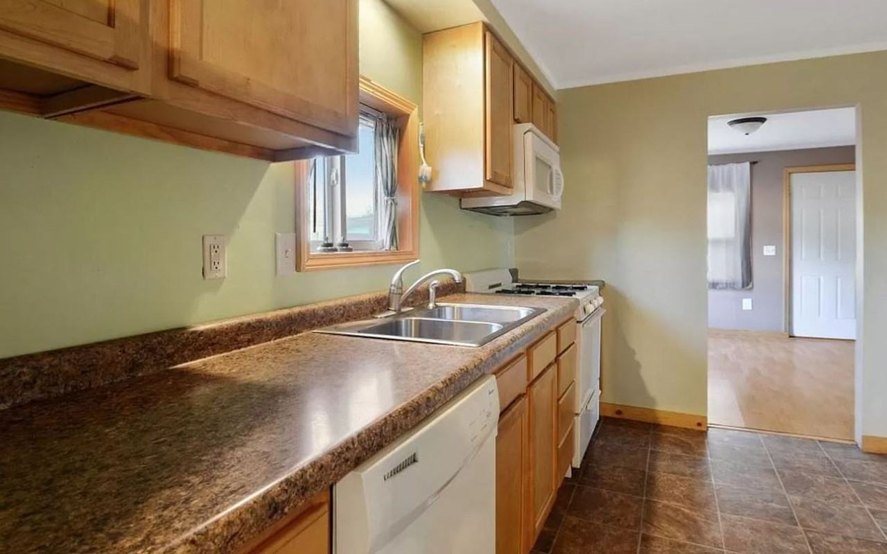 710 E Park St - Photo 3 of 11